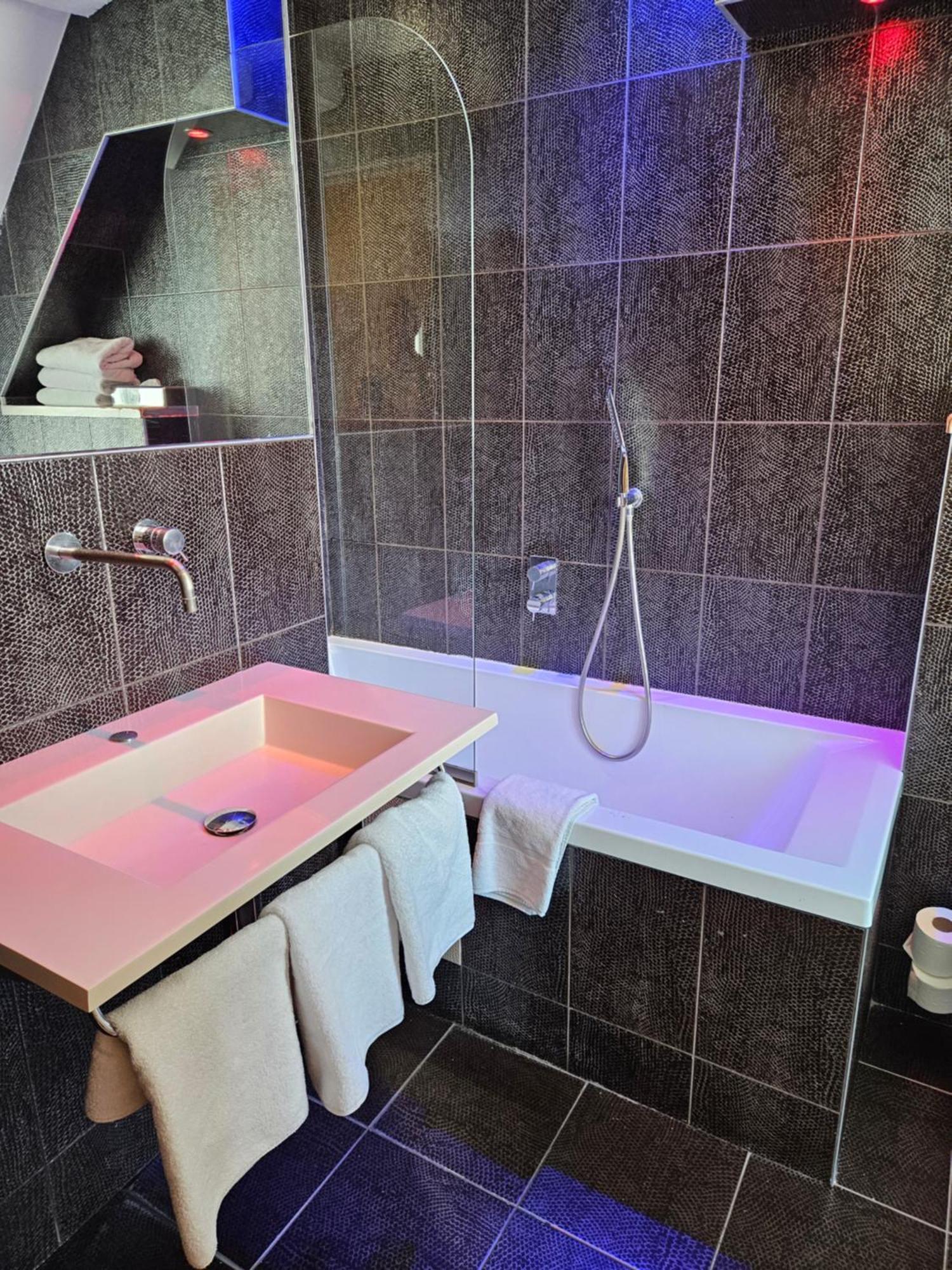 Atn Hotel Париж Экстерьер фото